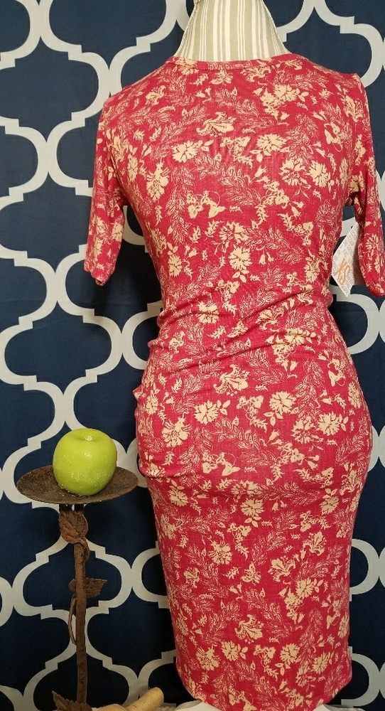 🌻🌺🌻LULAROE NWT JULIA DRESS!!